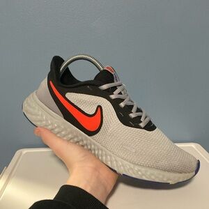 Size 8.5 - Nike Revolution Run Tennis Shoes